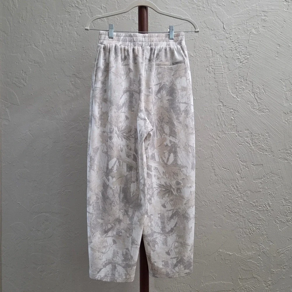 P166. Leaf Camo Print Wide-Leg Sweatpants